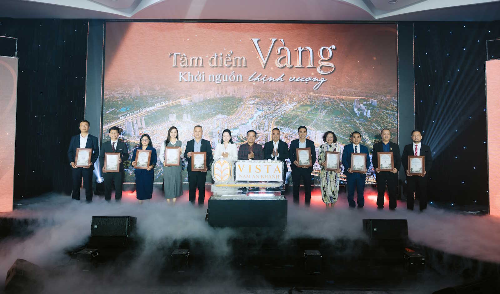 Chủ đầu tư SJ Group vinh danh và trao chứng nhận Đại lý phân phối F1 cho Mai Việt Land tại lễ kick-off